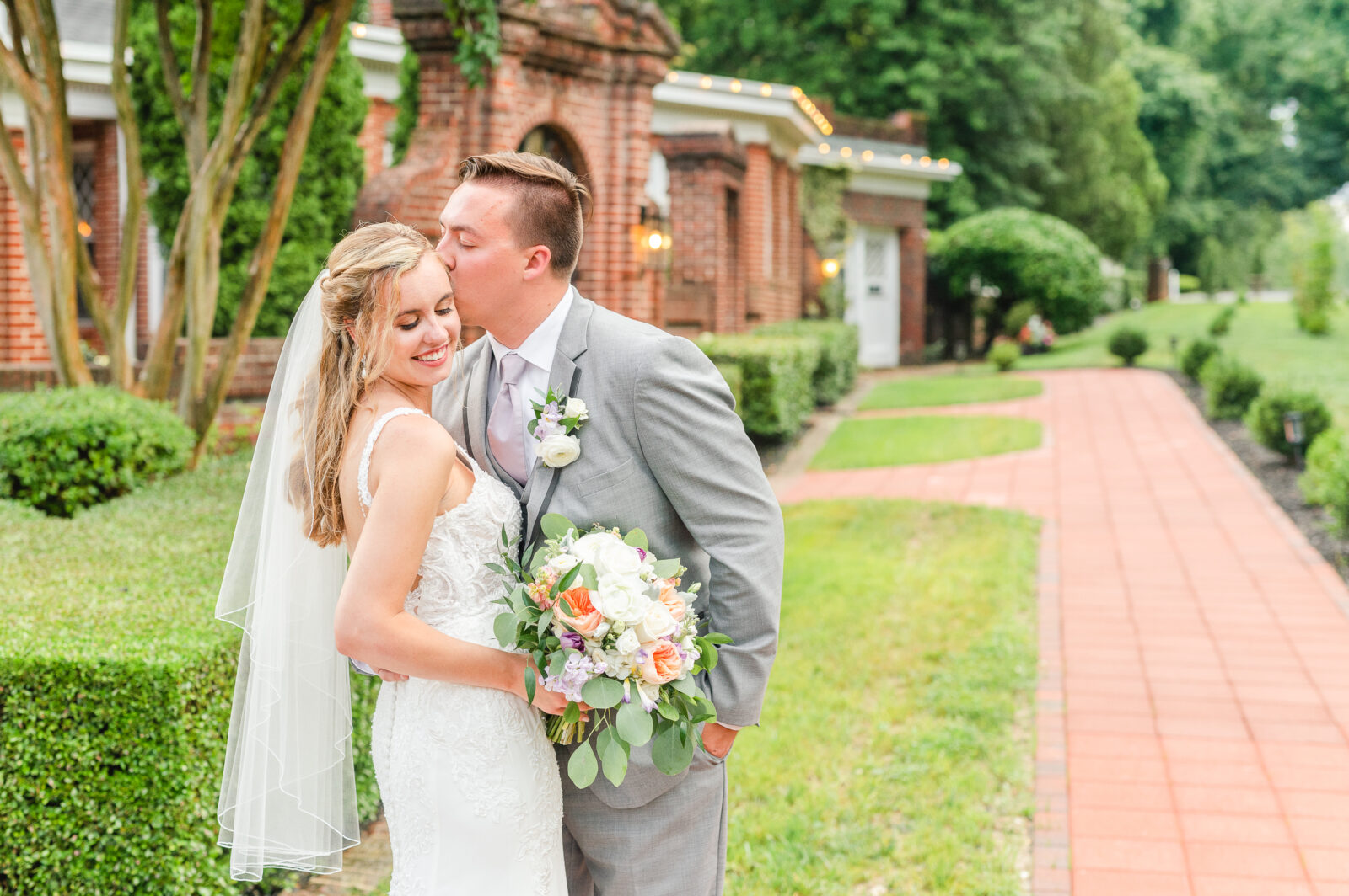 mankin-mansion-rainy-wedding-www-michaelandlaurablog